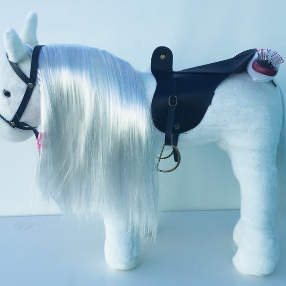 Brand new premium pony toy with brush, hair clip and blanket - Picture 2 of 3